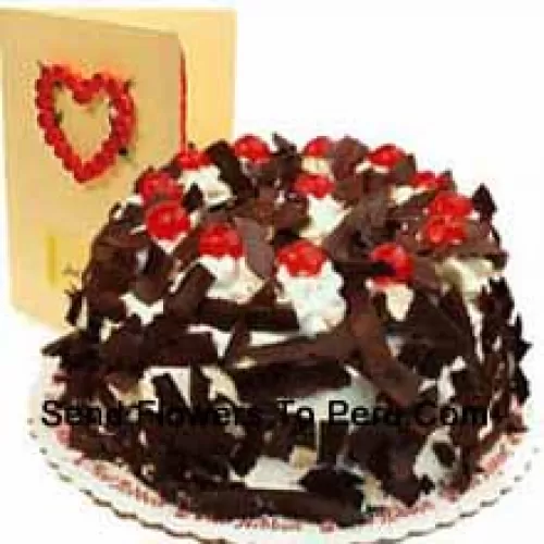 1公斤（2.2磅）巧克力脆皮蛋糕，附赠一张爱的问候卡（请注意，蛋糕仅限马尼拉地区配送。马尼拉地区以外的蛋糕订单将会用不带奶油的巧克力布朗尼蛋糕替代，或接收人将获得红丝带礼券，足够购买相同的蛋糕）